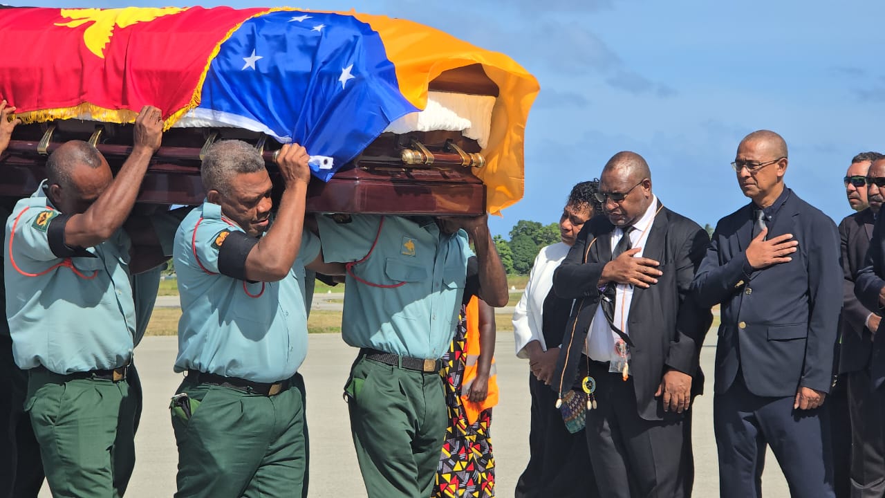 Prime Minister Marape Pays Tribute to the Right Honourable Sir Julius Chan at His Final Resting Place